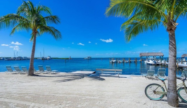 Exec Bay w/heated Pool, Marina, Beach, Pets ok, Tennis/Pickleball