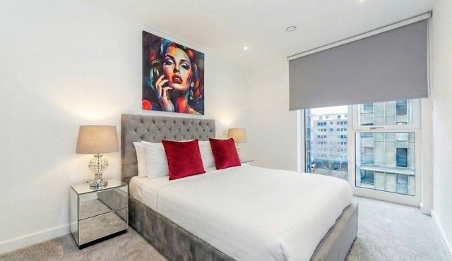 Executive 1-Bed Apartment Near Canary Wharf & Canada Water