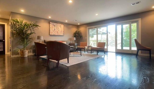 Executive 2 bed, 2 bath W/D, Downtown Menlo Park and Palo Alto