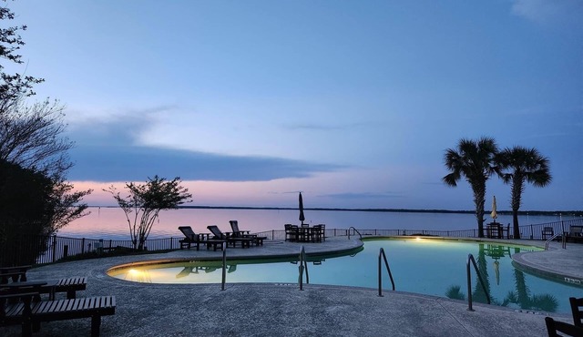 Executive 2 BR/2 BA Lakefront Corner Suite Condo