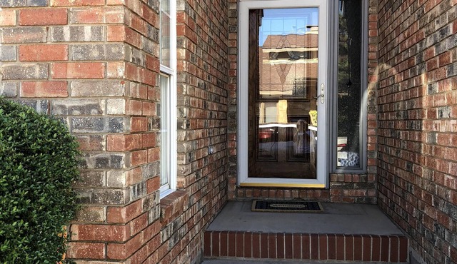 Executive 3 bedroom townhouse. Close to sports complex/Chevron/OXY/EOG