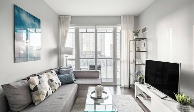 Executive 3BR Skyline View Condo w/Sauna, Parking