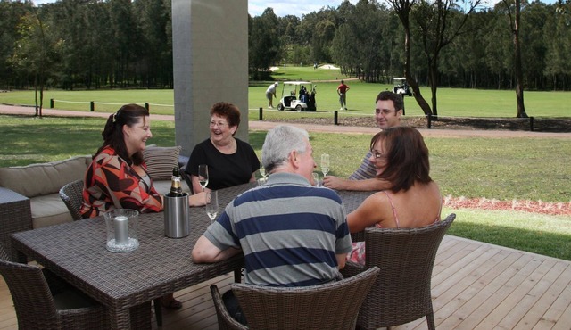 Executive 4-bedroom golf course holiday home