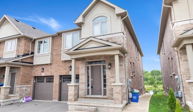 Executive 4 Bedroom Home In Oakville