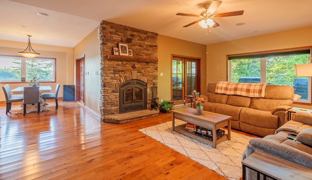 Executive 4 Season Lake House