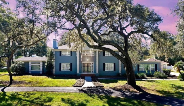 Executive 5-Bedroom Pool Home | Lakeview Estate | Dade City, FL