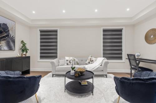 Executive 5BR-4BATH Detached Bramp/Miss Border