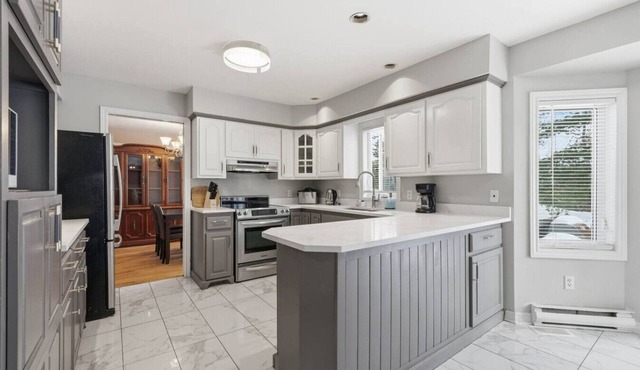 Executive 7 bedrooms 3.5 Bathrooms