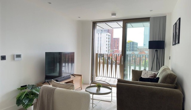 Executive Ancoats 2-Bed | Balcony Dedicated Workspace Fast Wi-Fi