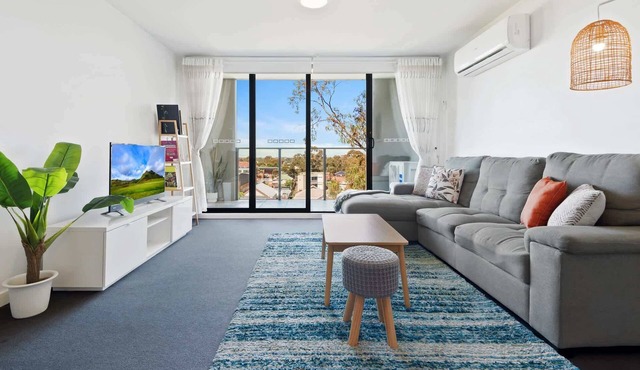 Executive and Spacious Apartment with Balcony