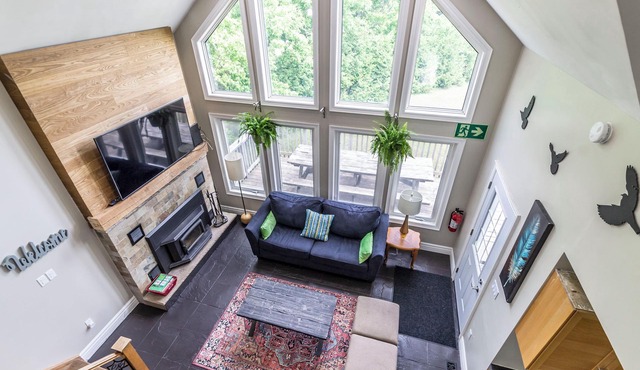Executive Blue Mountain Chalet, 6 Bedrooms, Sauna