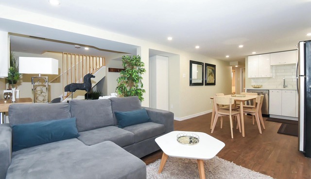 Executive Bsmt | 3 beds, 1 bath | Bsmt Apt | Sleeps 6