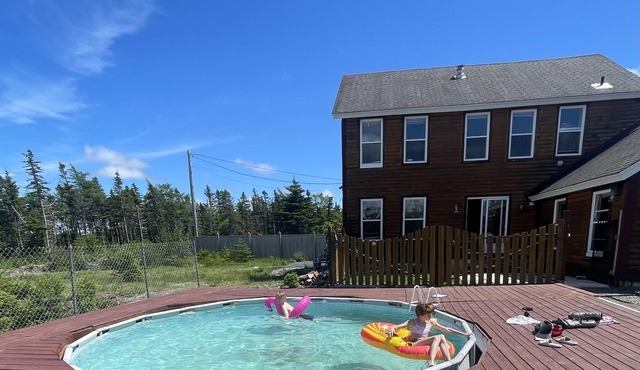 Executive Chalet 30 Mins From City Life NOW WITH HOT TUB