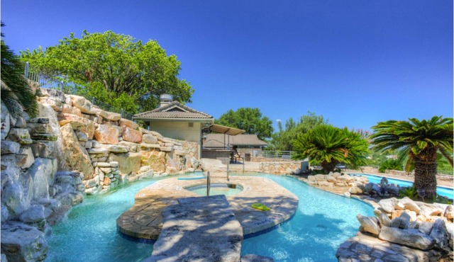 Executive Cottage in Barton Creek Lakeside