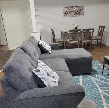 Executive Cozy 2bedroom Basement Suite