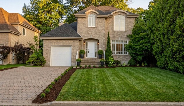Executive Designer Home in Pincourt Fully Furnished