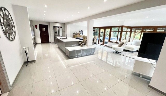 Executive Detached 5 Bedroom Home