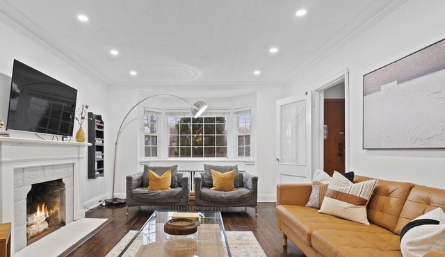 Executive Detached Home For Longer Stays (Minutes to Downtown & Danforth)