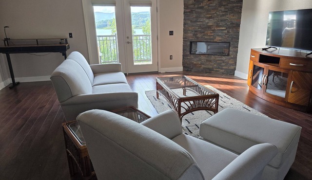 Executive Edge, Lakeside