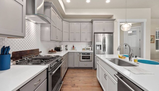 Executive Edge-Master Balcony Mtn Views!