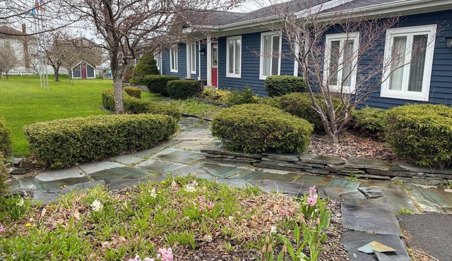 Executive Estate/ Hobby Ranch in North RivernAVAILABLE FOR CANADA GAMES