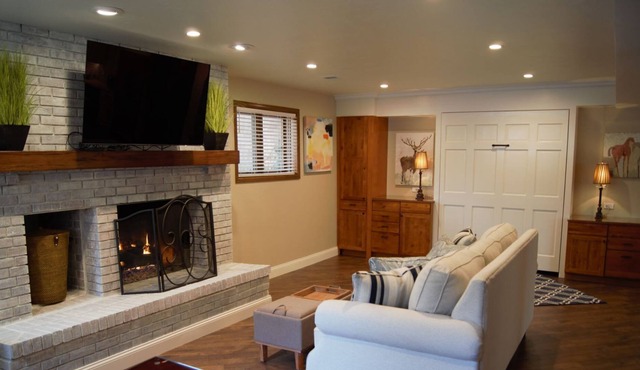 Executive Fully Furnished 1000+ sf 1 Bedroom Garden Level Guest Unit