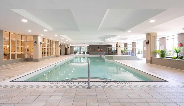 Executive Furnished 2BR Near YYZ with Pool, Gym & Parking for Extended Stays