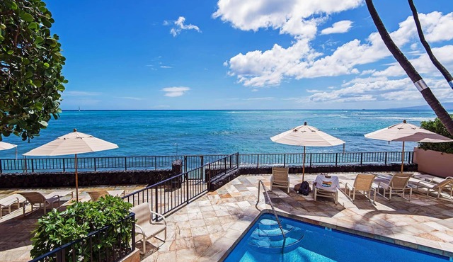 Executive Gold Coast Oceanfront Suite: Diamond Head Views, Amazing Seaside Pool