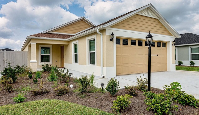 Executive Golf Course across the street! King, 2 Queens, Queen sofa, Pets ok!