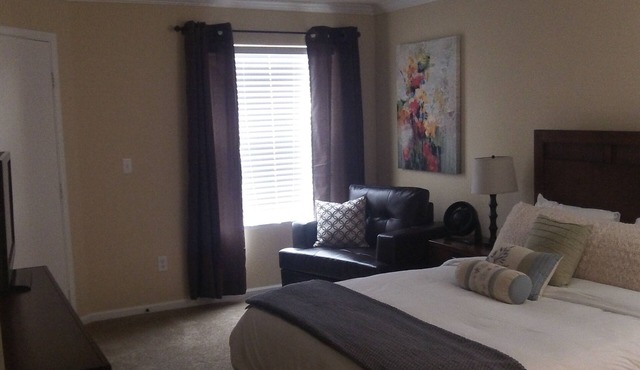 Executive/Hiker Oasis In Quiet Area - 15 Min. To Strip