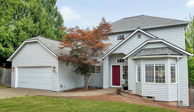 Executive home 2 blocks to Willamette Valley Wine Country epicenter in Dundee!