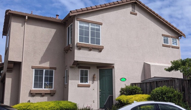 Executive home close to Keller Beach and Point Pinol regional shoreline-