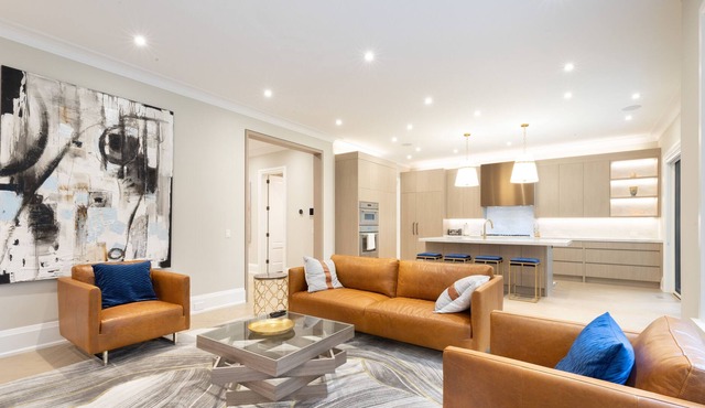 Executive Home in Etobicoke Near Downtown Toronto