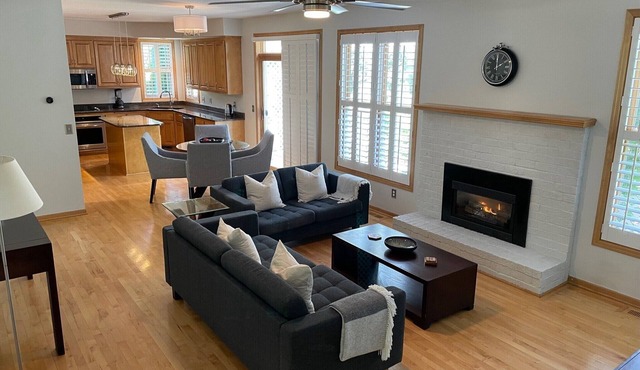 Executive home nearby Twin Cities, MOA, MSP airport, etc.