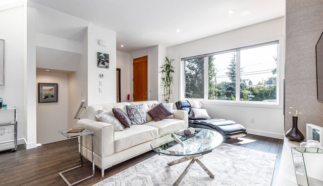 Executive Home, Trendy Kensington near Downtown