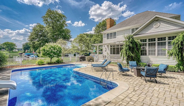 Executive Home w/Heated Pool on Lake Wawasee