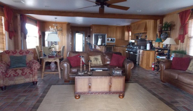 Executive Houseboat - Jean Lafitte Harbour