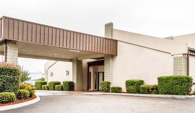 Executive Inn and Suites