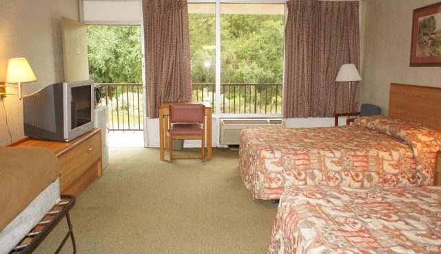 Executive Inn & Suites
