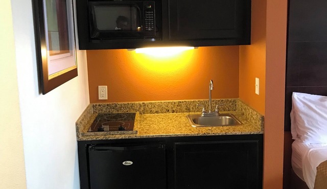 Executive Inn & Suites