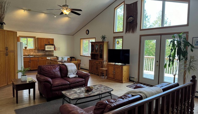 Executive Lakefront Home - NEW HOT TUB !