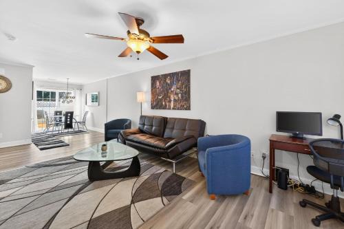 Executive & Luxury 2-bedroom Townhouse with Pool