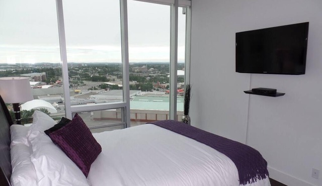 Executive Luxury Rental Within Walking Distance To Stampede Park And Downtown