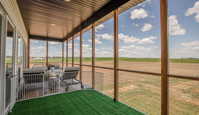 Executive Modern Farmhouse 6 Bdrm 4 Bath In Rural WI Setting close to Madison!