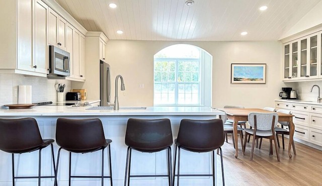 Executive PEI Getaway Near Golf and Beaches for Groups or Families
