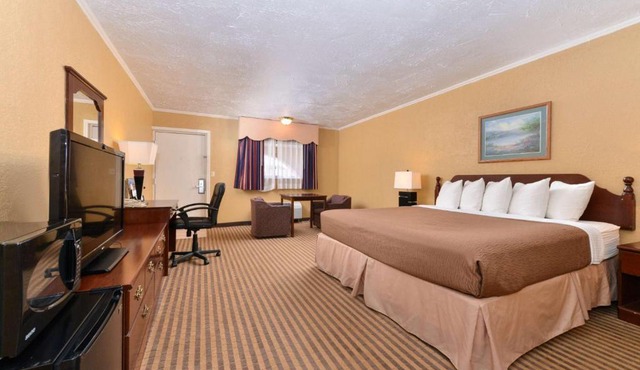 Executive Plus Inn and Suites