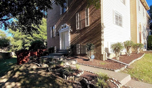 Executive Private Room w bath near shopping