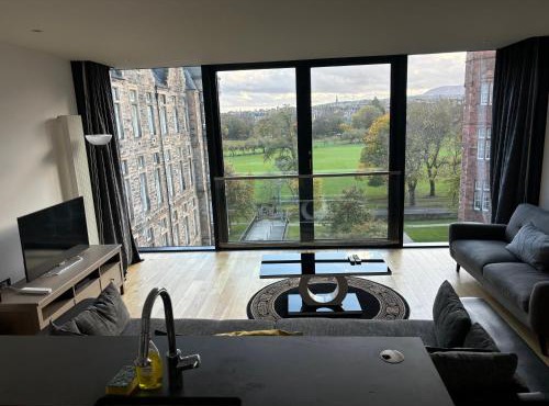 Executive Quartermile apartment near to Castle University with park view