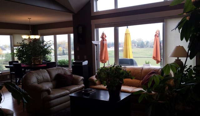 Executive Quiet Home on Edge of City