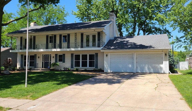 Executive Rental - 4 bed, 4 bath fully furnished home W/L2 EV Charging Station